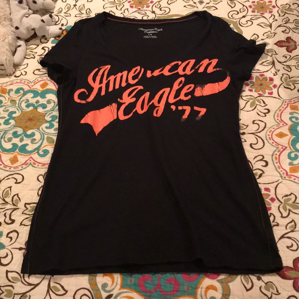 V neck American Eagle tee